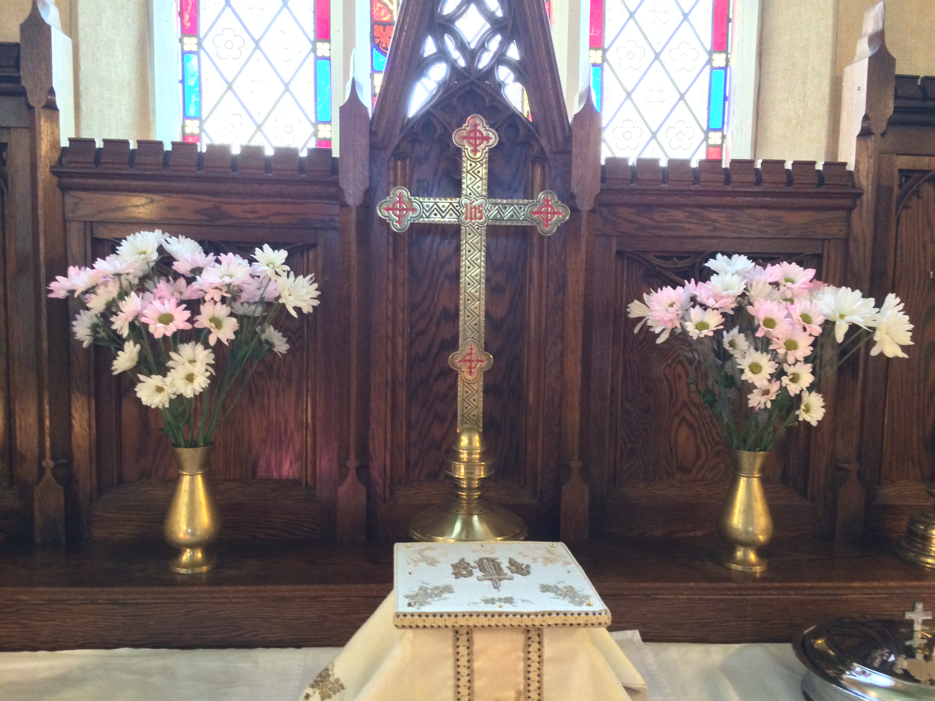 Sunday, October 30th at St. Luke's: Flowers on the Altar.